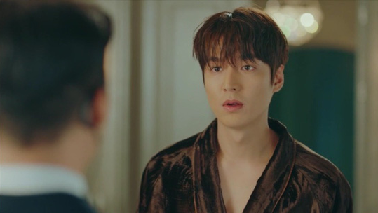 Knet khen chê lẫn lộn tập mở màn Quân Vương Bất Diệt: Lee Min Ho đẹp trai lại diễn hay, nhưng phim cứ sai sai thế nào ấy nhỉ? - Ảnh 1.