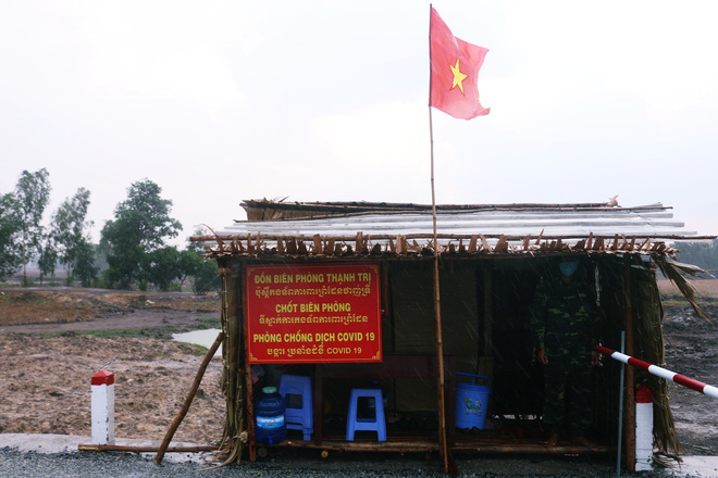 BIÊN CƯƠNG TÂY NAM: Đợi hết dịch, con sẽ về gửi lại trên bàn thờ bố chiếc khăn tang… - Ảnh 5.