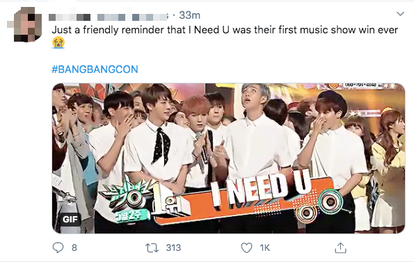 Fan quốc tế bồi hồi nhớ lại khoảnh khắc nhận c&uacute;p lần đầu ti&ecirc;n của BTS: C&aacute;c th&agrave;nh vi&ecirc;n kh&ocirc;ng tin v&agrave;o mắt m&igrave;nh, RM b&iacute; mật kh&oacute;c trong hậu trường - Ảnh 6.