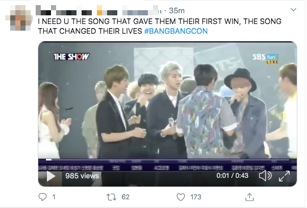 Fan quốc tế bồi hồi nhớ lại khoảnh khắc nhận c&uacute;p lần đầu ti&ecirc;n của BTS: C&aacute;c th&agrave;nh vi&ecirc;n kh&ocirc;ng tin v&agrave;o mắt m&igrave;nh, RM b&iacute; mật kh&oacute;c trong hậu trường - Ảnh 8.