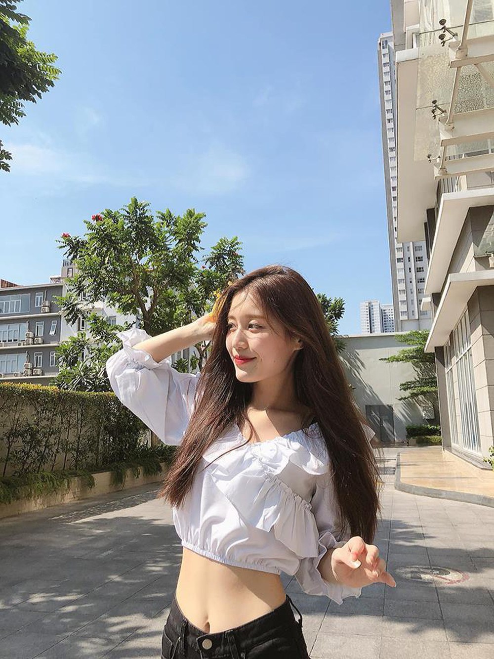 Đại chiến vòng eo 53-54 của dàn mỹ nhân Vbiz: Thanh Hằng, Lan Ngọc thách thức hội chị em, Han Sara soán ngôi Ngọc Trinh? - Ảnh 8. Đại chiến vòng eo 53-54 của dàn mỹ nhân Vbiz: Thanh Hằng, Lan Ngọc thách thức hội chị em, Han Sara soán ngôi Ngọc Trinh? - Ảnh 8.