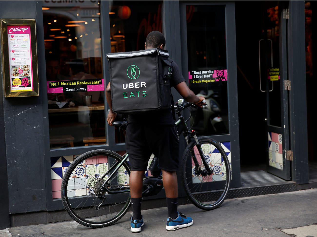 Những h&atilde;ng giao đồ ăn online đ&igrave;nh đ&aacute;m nhất thế giới t&igrave;m c&aacute;ch sống s&oacute;t qua m&ugrave;a dịch: C&aacute;c t&agrave;i xế v&agrave; kh&aacute;ch h&agrave;ng lu&ocirc;n l&agrave; ưu ti&ecirc;n h&agrave;ng đầu - Ảnh 4.