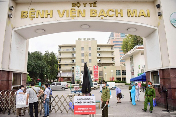 Bộ Y tế yêu cầu báo cáo gấp việc nữ điều dưỡng Bệnh viện Bạch Mai mang thai tuần 38 vẫn chống dịch Covid-19 - Ảnh 1.