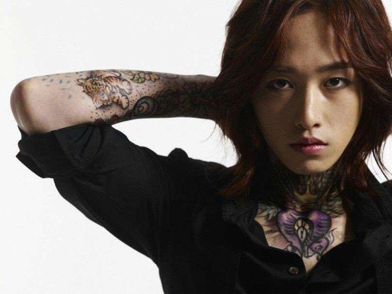 Cựu idol Kpop hé lộ những bí mật về hình xăm của idol Kpop trong MV: Công sức bỏ ra không khác gì tha thu thật! - Ảnh 9. Cựu idol Kpop hé lộ những bí mật về hình xăm của idol Kpop trong MV: Công sức bỏ ra không khác gì tha thu thật! - Ảnh 9.