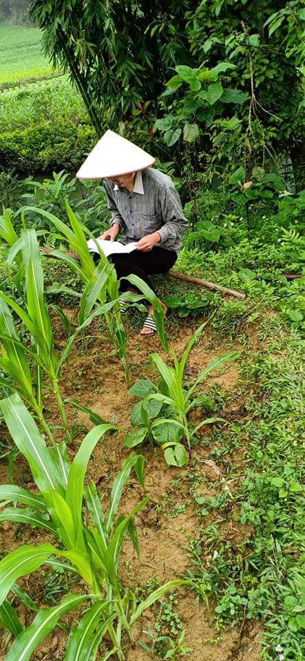 Học sinh dân tộc băng rừng, hứng sóng học trực tuyến - Ảnh 2.