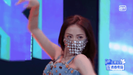 Hai mỹ nh&acirc;n ho&aacute;n đổi thứ hạng g&acirc;y sốc trong TXCB 2: Tạ Khả Dần trượt s&agrave;n quỳ gối bắn rap cực ngầu, Hứa Giai Kỳ chơi cầu tuột d&ugrave; tr&igrave;nh diễn kh&ocirc;ng tệ? - Ảnh 5.