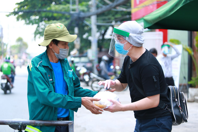 TP.HCM qua 17 ngày không có ca nhiễm Covid-19 mới: Thách thức, cũng là cơ hội để gần dân, sát dân, hiểu người dân hơn - Ảnh 16.