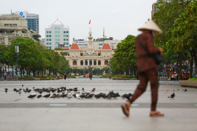 TP.HCM qua 17 ngày không có ca nhiễm Covid-19 mới: Thách thức, cũng là cơ hội để gần dân, sát dân, hiểu người dân hơn - Ảnh 19.