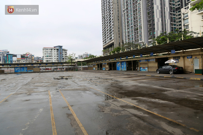 T&agrave;i xế xe &ocirc;m, taxi trong ng&agrave;y đầu nới lỏng gi&atilde;n c&aacute;ch x&atilde; hội tại H&agrave; Nội: H&agrave;o hứng đi l&agrave;m lại nhưng chờ từ s&aacute;ng đến trưa chẳng c&oacute; kh&aacute;ch n&agrave;o - Ảnh 8.