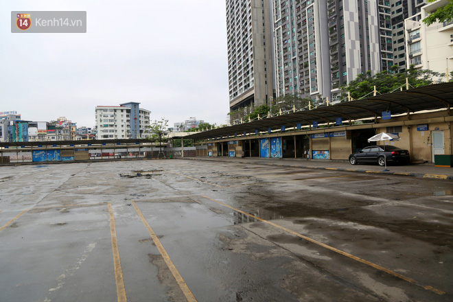 Tài xế xe ôm, taxi trong ngày đầu nới lỏng giãn cách xã hội tại Hà Nội: Hào hứng đi làm lại nhưng chờ từ sáng đến trưa chẳng có khách nào - Ảnh 8.