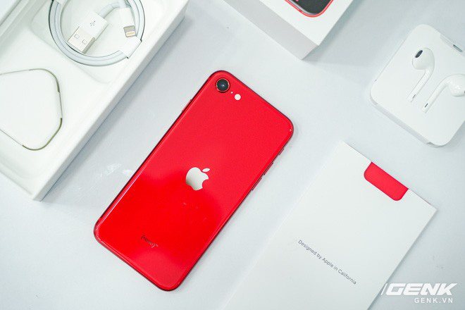 Cận cảnh iPhone SE 2020 đầu ti&ecirc;n tại Việt Nam: Thiết kế giống iPhone 8, gi&aacute; từ 12.7 triệu đồng - Ảnh 2.