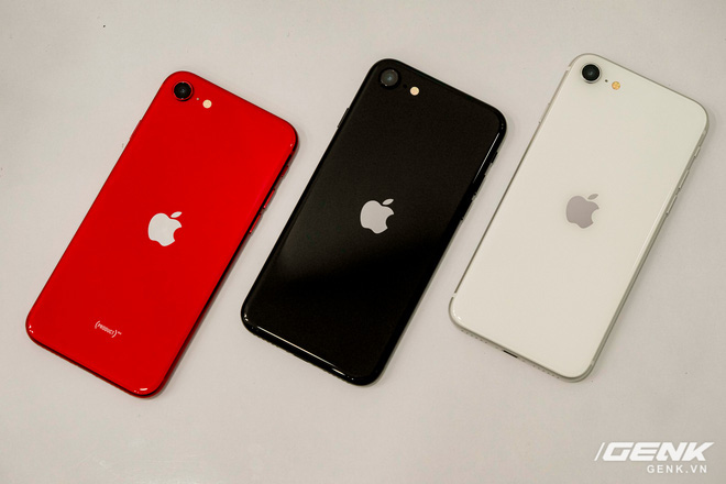 Cận cảnh iPhone SE 2020 đầu ti&ecirc;n tại Việt Nam: Thiết kế giống iPhone 8, gi&aacute; từ 12.7 triệu đồng - Ảnh 9.