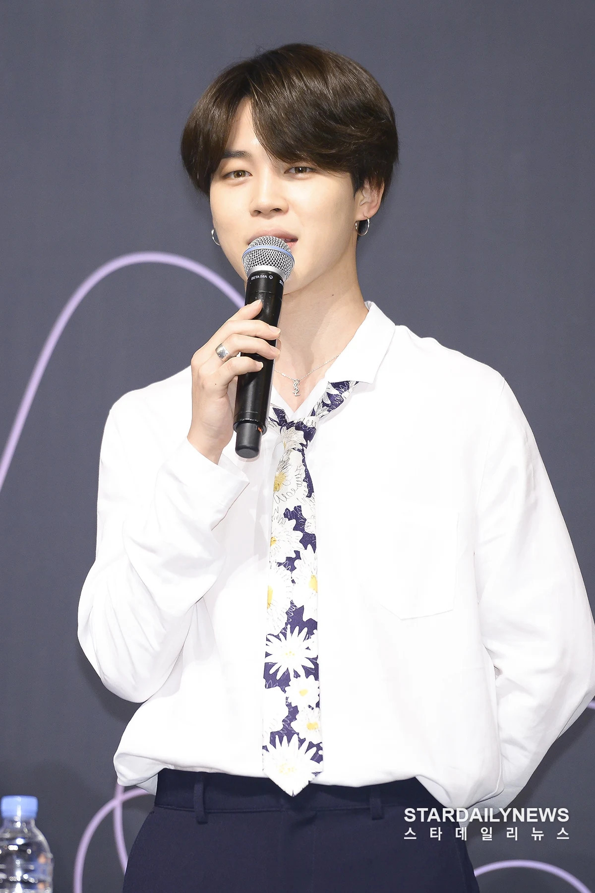 Jimin và Jin (BTS) từng diện đồ y hệt nhau, câu chuyện đằng sau khiến fan vừa rợn người vừa xúc động đến bật khóc - Ảnh 5. Jimin và Jin (BTS) từng diện đồ y hệt nhau, câu chuyện đằng sau khiến fan vừa rợn người vừa xúc động đến bật khóc - Ảnh 5.