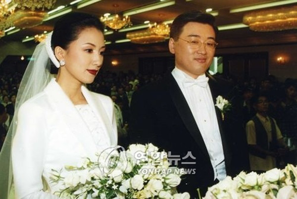 Bà cả Thế giới hôn nhân Kim Hee Ae: Ảnh hậu lấy Bill Gates xứ Hàn, con học trường quốc tế, U55 vẫn gây sốc vì cảnh 18+ - Ảnh 23.
