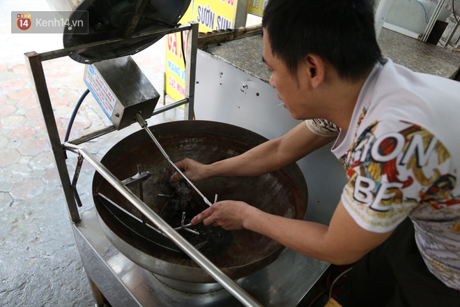 Hà Nội: Hàng quán đồng loạt mở cửa sau ngày đầu thực hiện nới lỏng cách ly xã hội do dịch bệnh COVID-19 - Ảnh 6.