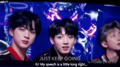 Jungkook “hoảng loạn” khi được cho cơ hội ngồi cạnh IU nhưng lại say sưa hát theo từ xa, ngắm người trong mộng trên màn hình đến vẹo cổ - Ảnh 9. Jungkook “hoảng loạn” khi được cho cơ hội ngồi cạnh IU nhưng lại say sưa hát theo từ xa, ngắm người trong mộng trên màn hình đến vẹo cổ - Ảnh 9.