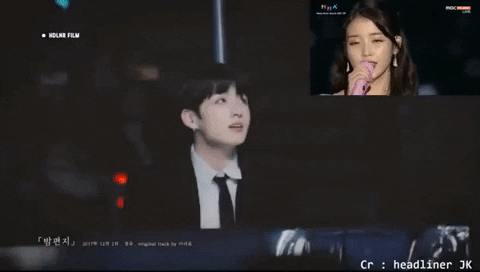 Jungkook “hoảng loạn” khi được cho cơ hội ngồi cạnh IU nhưng lại say sưa hát theo từ xa, ngắm người trong mộng trên màn hình đến vẹo cổ - Ảnh 11. Jungkook “hoảng loạn” khi được cho cơ hội ngồi cạnh IU nhưng lại say sưa hát theo từ xa, ngắm người trong mộng trên màn hình đến vẹo cổ - Ảnh 11.