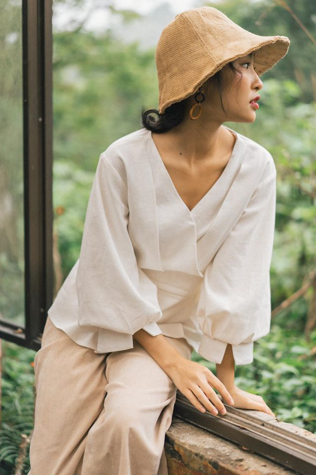 Các local brand Việt đã trở lại và gợi ý những mẫu áo blouse sale hẳn nửa giá để nàng công sở sẵn sàng tái xuất đẹp xinh - Ảnh 11.