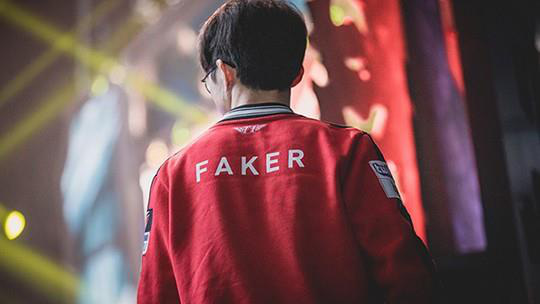 T1 của Faker mất 2 lượt cấm trong trận chung kết LCK vì đến muộn, fan điên tiết phẫn nộ! - Ảnh 1.