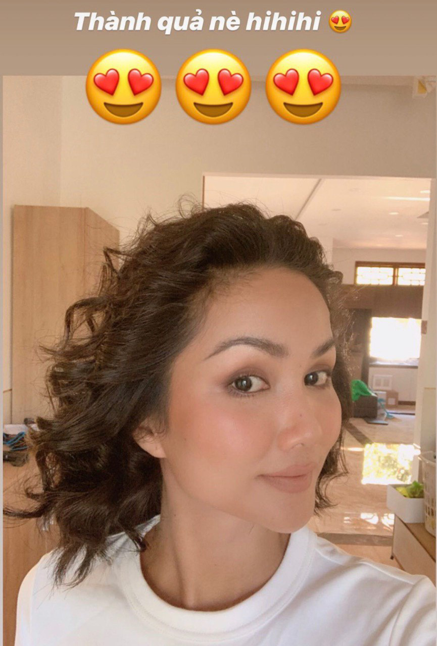 HHen Ni&ecirc; khoe t&oacute;c uốn gợn s&oacute;ng xịn s&ograve; như l&agrave;m ở tiệm, d&acirc;n t&igrave;nh h&aacute; hốc v&igrave; c&ocirc;ng cụ tận dụng từ vật kh&ocirc;ng ai ngờ đến - Ảnh 2.