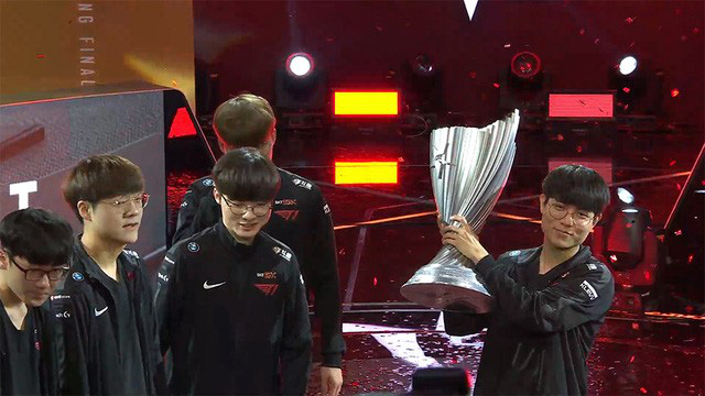 Báo Hàn Quốc tung hô: Faker, T1, 9 chiếc cúp và một nửa lịch sử LCK - Ảnh 1.