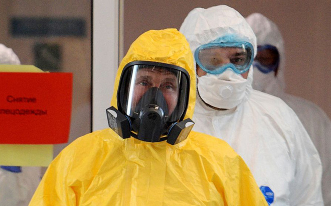 COVID-19: Số ca nhiễm mới tại Nga tiếp tục tăng mạnh, Điện Kremlin n&oacute;i TT Putin sắp trở th&agrave;nh nh&agrave; virus học - Ảnh 1.