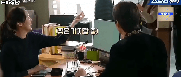 Lee Min Ho ngẩn ngơ trước nhan sắc Kim Go Eun ở hậu trường Qu&acirc;n Vương Bất Diệt, ai c&ograve;n ch&ecirc; đ&ocirc;i n&agrave;y thiếu muối nữa kh&ocirc;ng ta? - Ảnh 3.
