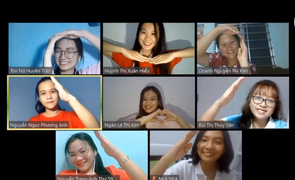 Thử thách dance cover mùa dịch: Cô trò gây sốt khi bắt trend nhảy Ghen Cô Vy ngay trên ứng dụng Zoom - Ảnh 2.
