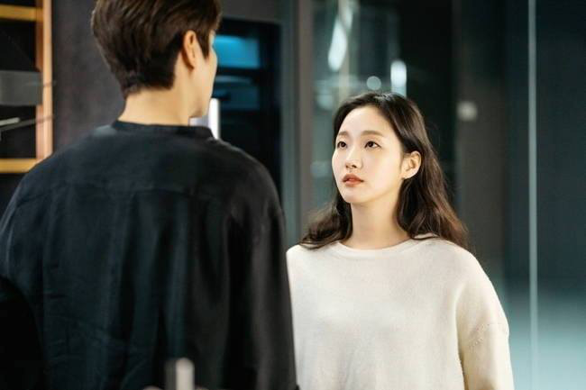 Quân Vương Bất Diệt Lee Min Ho vào bếp nấu ăn cho Kim Go Eun, ai chê cặp chính thiếu muối thì chuẩn bị tinh thần chờ tập 5 đi nhé! - Ảnh 3.