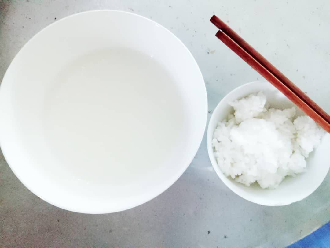 Ch&eacute;n nước cơm tuổi thơ từng lớn l&ecirc;n c&ugrave;ng biết bao thế hệ: C&oacute; người cho rằng uống c&ograve;n ngon hơn sữa, giờ muốn thử lại cũng kh&oacute; - Ảnh 3.