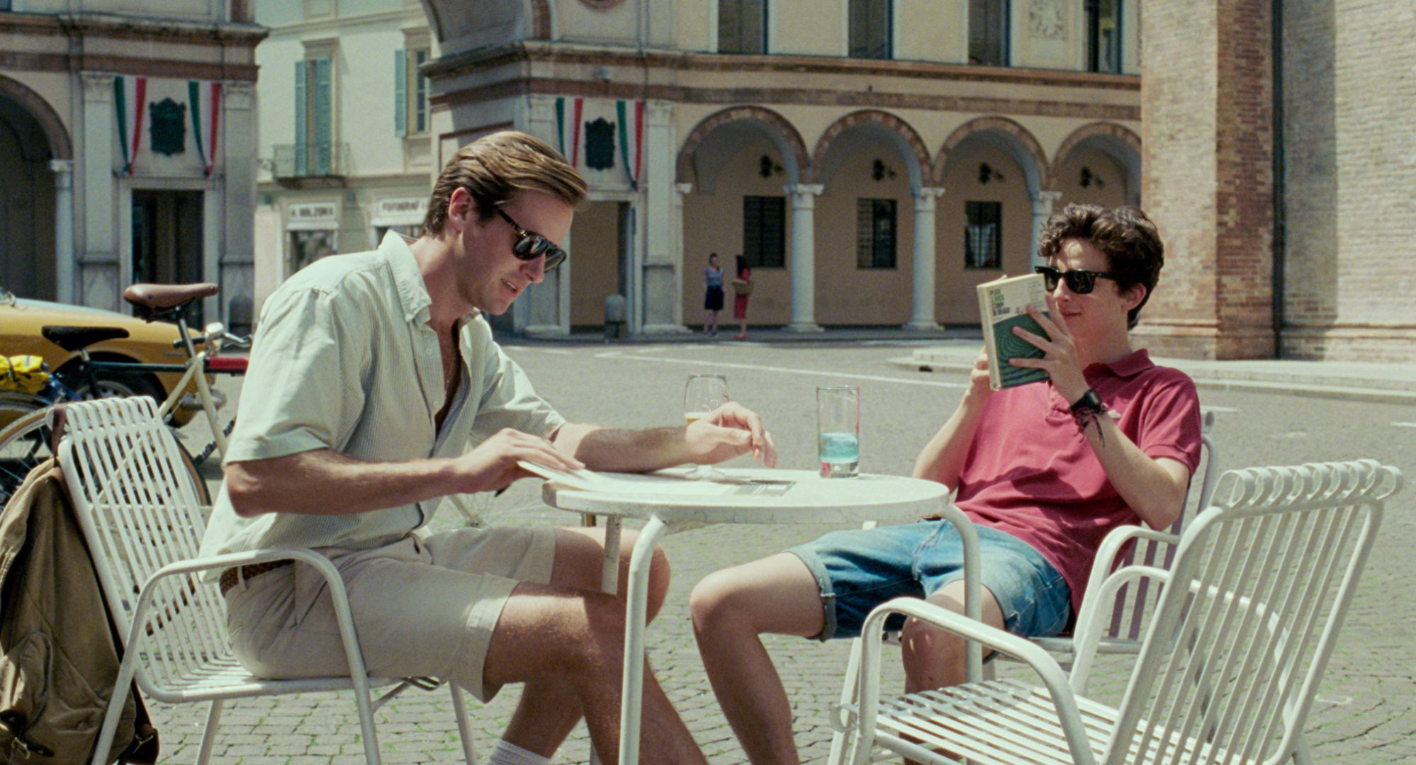 Call Me by Your Name" có phần 2: Chú đẹp trai bỏ vợ về với "hoàng tử trái  đào" Timothée Chalamet?