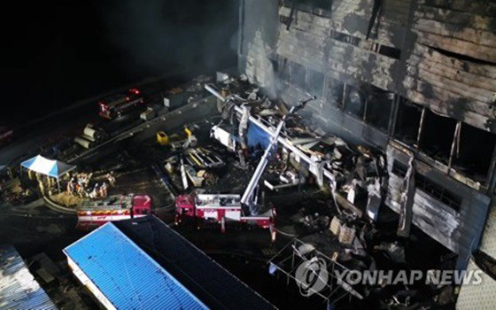 38 người chết trong vụ hỏa hoạn tại Hàn Quốc - Ảnh 1.