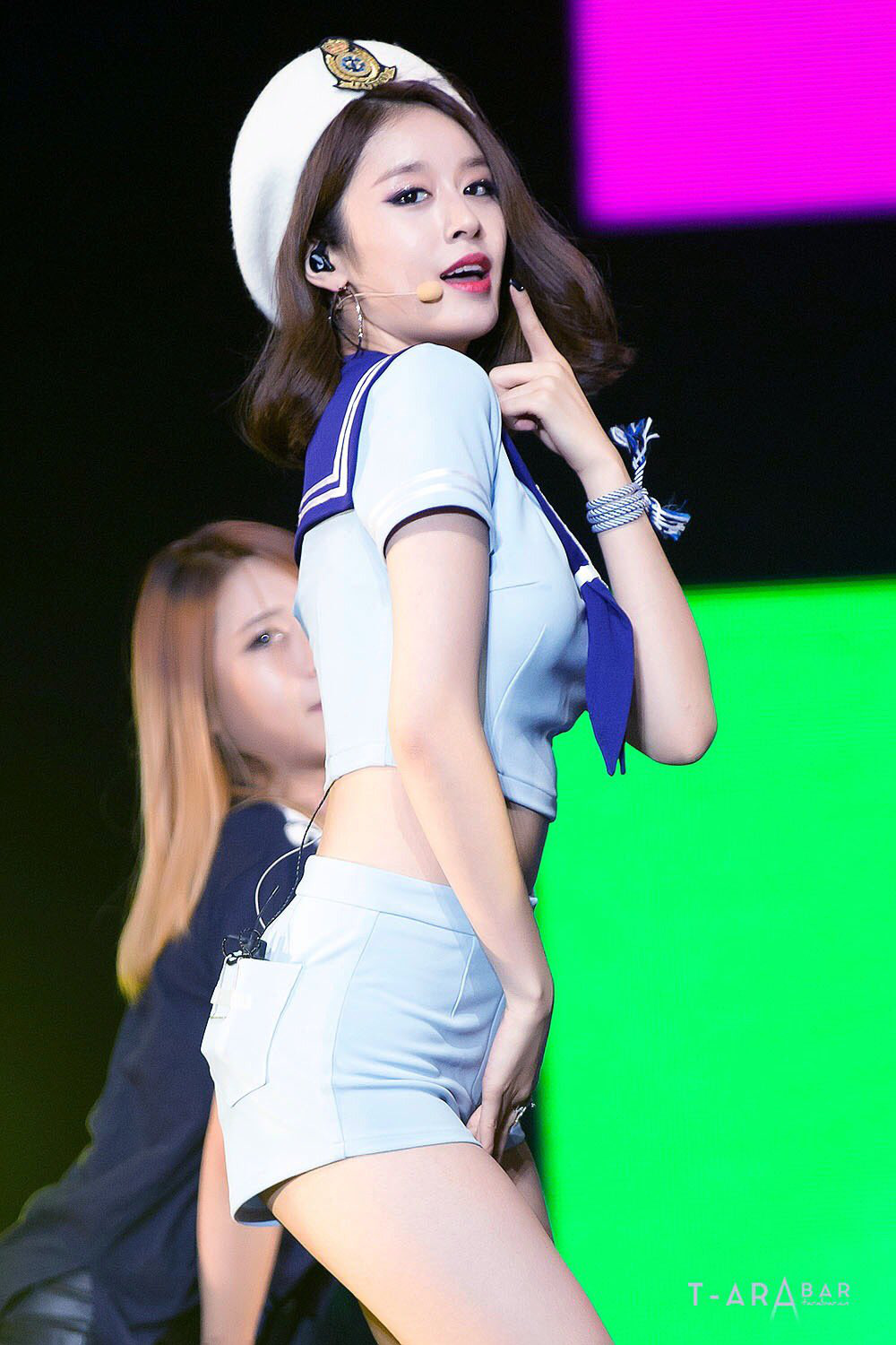 Lộ ảnh Jiyeon (T-ara) thời b&eacute;, đ&uacute;ng l&agrave; mỹ nh&acirc;n từ nhỏ nhưng nhan sắc của bố c&ocirc; n&agrave;ng c&ograve;n g&acirc;y ch&uacute; &yacute; hơn - Ảnh 9.