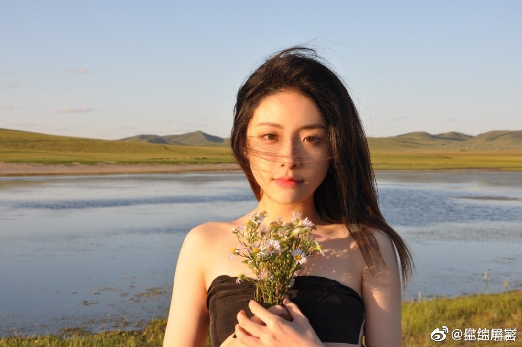 Weibo sốt x&igrave;nh xịch với th&iacute; sinh Thanh Xu&acirc;n C&oacute; Bạn 3 lần v&agrave;o lớp A với thần th&aacute;i ng&uacute;t ng&agrave;n khiến Lisa m&atilde;n nguyện - Ảnh 13.