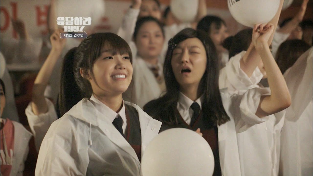 Nhìn lại bộ ba phim Reply huyền thoại của tvN: Reply 1997 chiếm trọn trái tim fan Kpop, trận chiến tìm chồng nâng tầm độ khó từ 1994 tới 1988 - Ảnh 5. Nhìn lại bộ ba phim Reply huyền thoại của tvN: Reply 1997 chiếm trọn trái tim fan Kpop, trận chiến tìm chồng nâng tầm độ khó từ 1994 tới 1988 - Ảnh 5.