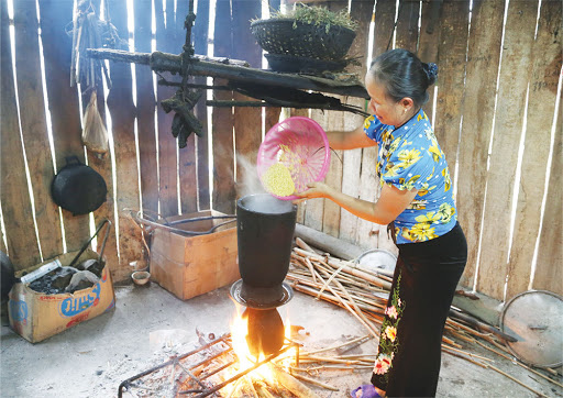 Một dụng cụ làm bếp ở Việt Nam khiến dân tình xôn xao vì trông quá lạ mắt, khi biết công dụng thì ai nấy đều bất ngờ - Ảnh 3.