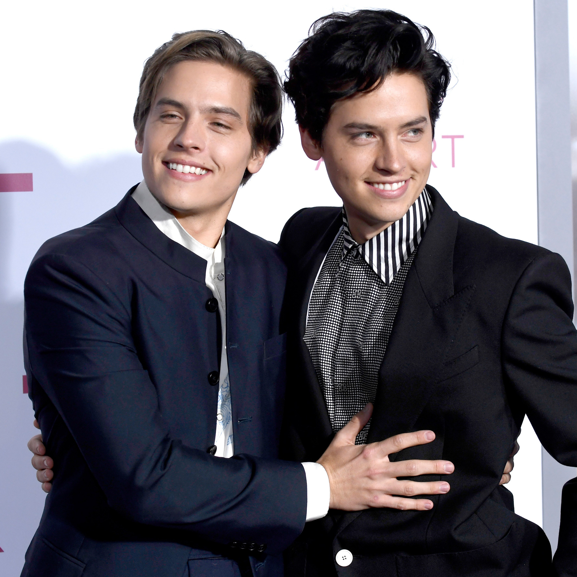 6 cặp anh chị em quyền lực nhất Hollywood: Chị em Hadid, Fanning cực phẩm, nh&agrave; Kardashian v&agrave; Zack & Cody to&agrave;n rich kid - Ảnh 12.