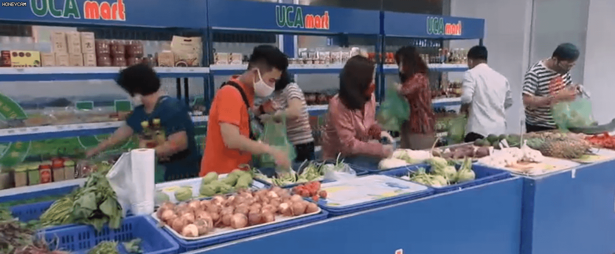 Nghe tin Hà Nội toang, Tomboiloichoi ham hố tích trữ đồ bán kiếm lời mùa Cô Vy ở Những Ngày Không Quên tập 2 - Ảnh 6.