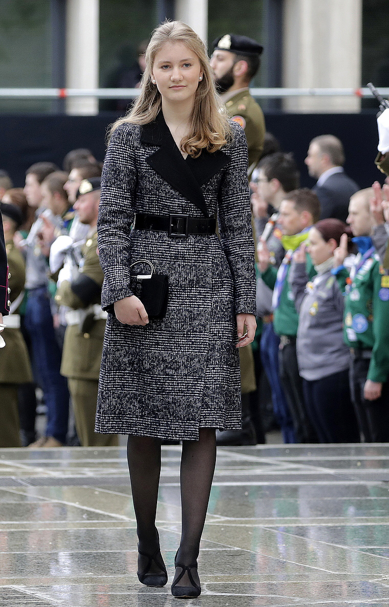 Công chúa vừa tròn 18 của Hoàng gia Bỉ: Xinh đẹp hiền hậu với gu thời trang thanh lịch đúng cốt cách Nữ hoàng tương lai - Ảnh 12.