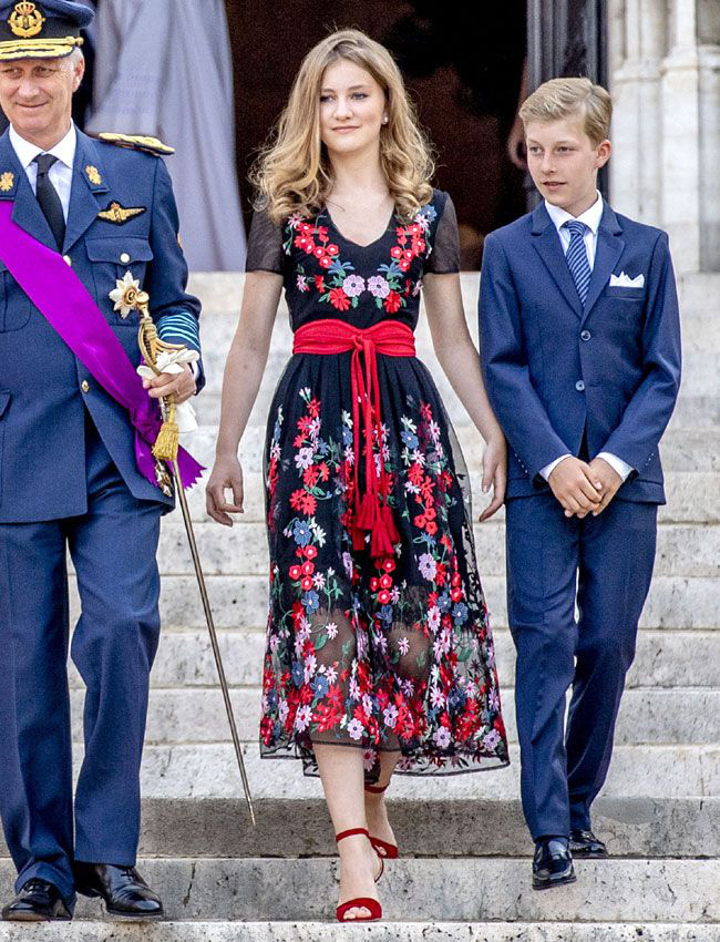 Công chúa vừa tròn 18 của Hoàng gia Bỉ: Xinh đẹp hiền hậu với gu thời trang thanh lịch đúng cốt cách Nữ hoàng tương lai - Ảnh 8.