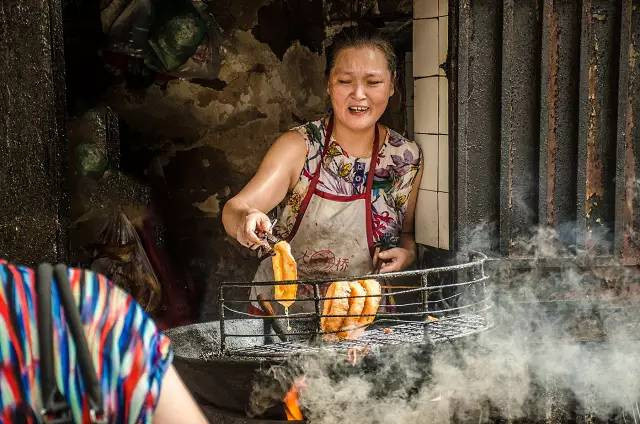 Vũ Hán hết phong tỏa, nhiều người vội tìm đến tiệm bánh quen thuộc mới biết tin bà chủ đã qua đời trong đại dịch Covid-19 - Ảnh 4.