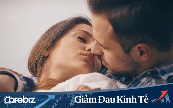 Lệnh cách ly tại nhiều quốc gia đẩy doanh số đồ chơi người lớn tăng vọt, thị trường thiếu bao cao su trầm trọng - Ảnh 1.