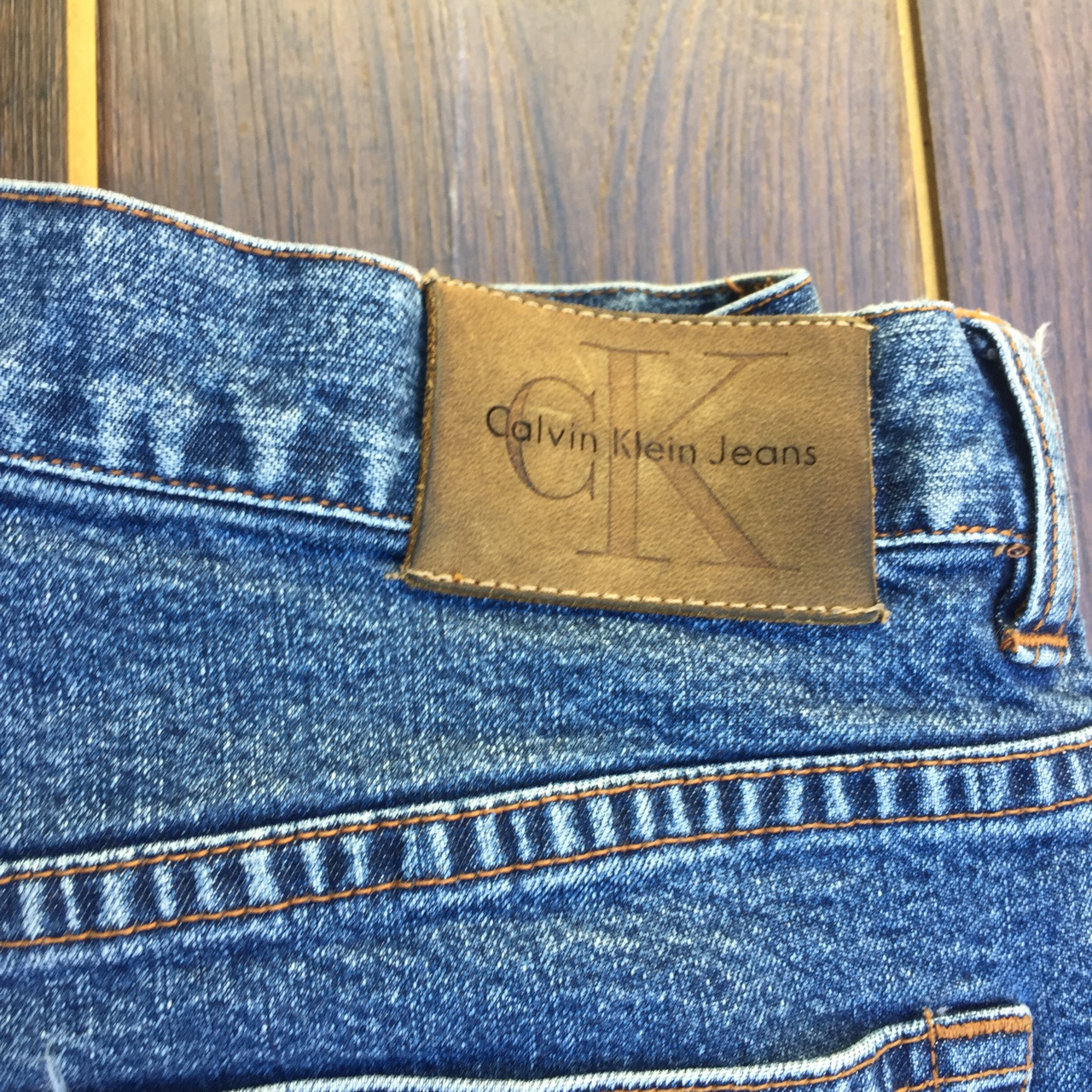 Quần jeans thì thân thuộc rồi nhưng hiếm ai biết chiếc túi mini phía trước và miếng da sau lưng có công dụng gì - Ảnh 4.