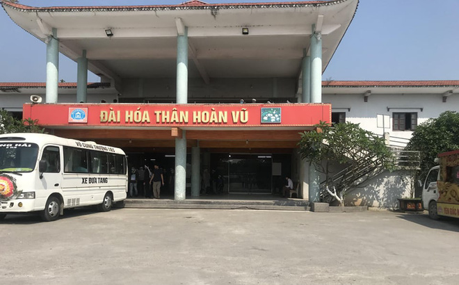 Sau khi bắt 3 đối tượng bảo kê dịch vụ hỏa táng ở Nam Định, 39 nhân viên tự ý nghỉ việc - Ảnh 1.