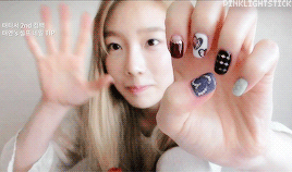Taeyeon b&aacute;nh b&egrave;o qu&aacute; thể khi to&agrave;n l&agrave;m nail kiểu dễ thương, xinh y&ecirc;u hết mức - Ảnh 5.