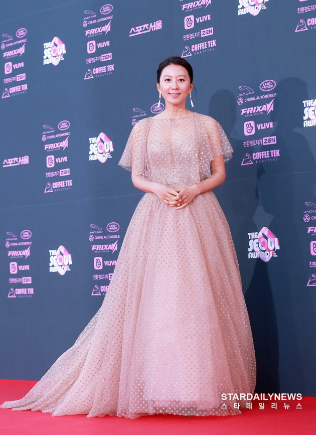 Viễn cảnh thảm đỏ Baeksang 2020 bùng nổ vì 5 mỹ nhân đề cử giải khủng: Combo Kim Hee Ae, IU, Son Ye Jin đúng là tuyệt phẩm - Ảnh 27.