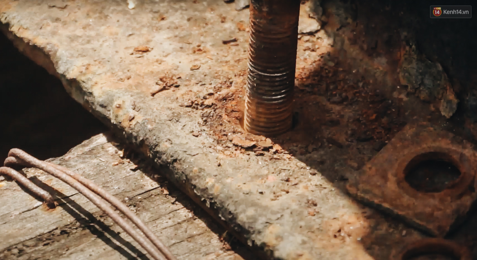 TP.HCM: Những nhát búa đầu tiên tháo dỡ
cầu sắt Bình Lợi, chấm dứt sứ mệnh lịch sử sau gần 120 năm - Ảnh 7. TP.HCM: Những nhát búa đầu tiên tháo dỡ cầu
sắt Bình Lợi, chấm dứt sứ mệnh lịch sử sau gần 120 năm - Ảnh 7.