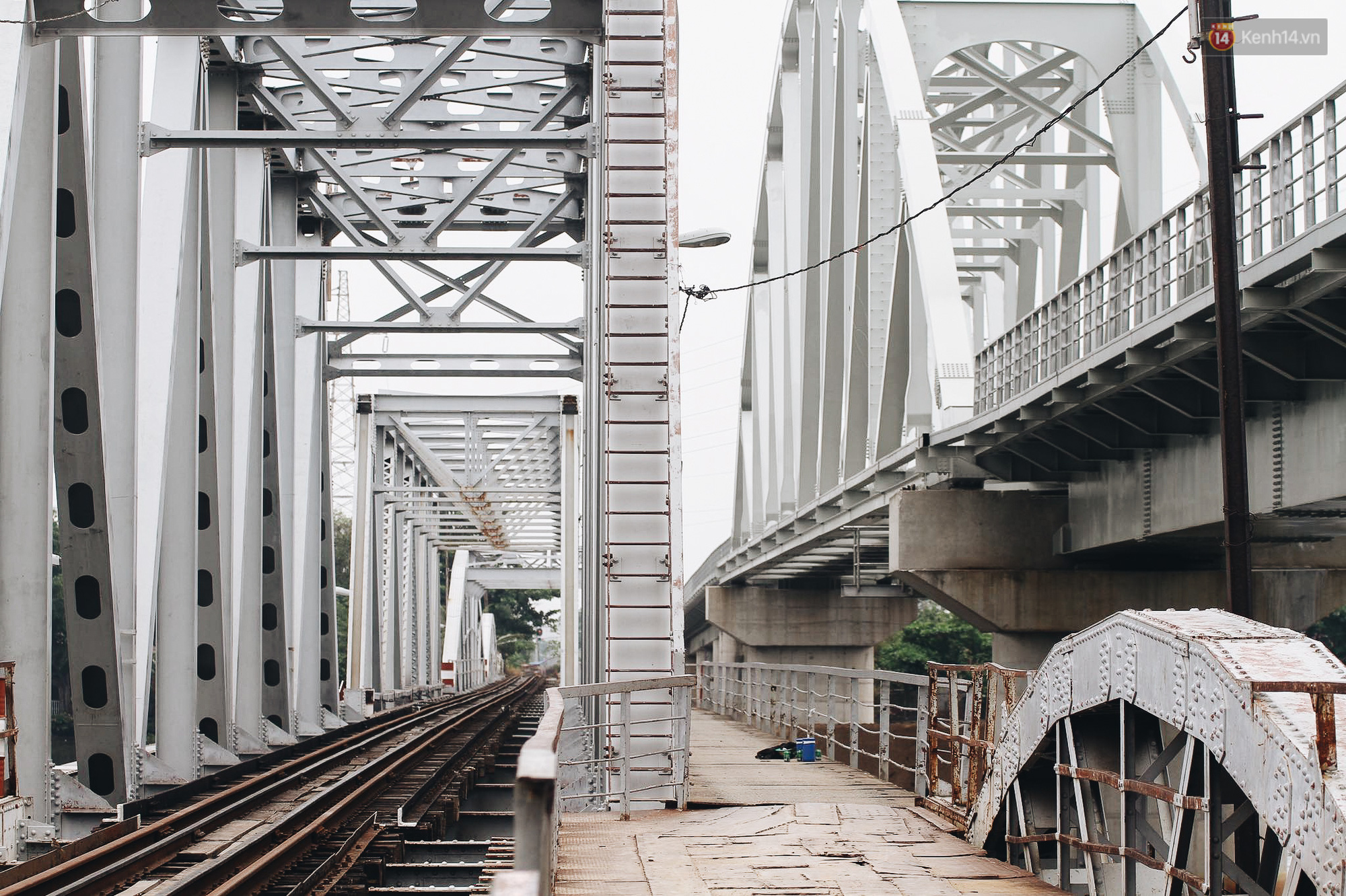 TP.HCM: Những nhát búa đầu tiên tháo dỡ
cầu sắt Bình Lợi, chấm dứt sứ mệnh lịch sử sau gần 120 năm - Ảnh 11. TP.HCM: Những nhát búa đầu tiên tháo dỡ cầu
sắt Bình Lợi, chấm dứt sứ mệnh lịch sử sau gần 120 năm - Ảnh 11.