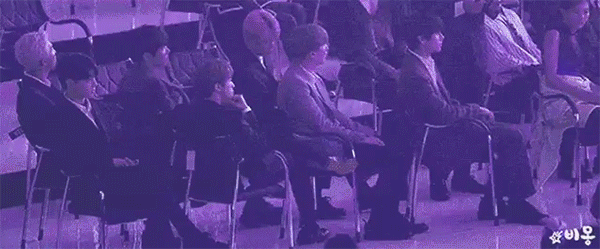 3 pha dịch chuyển đều và trùng hợp đến mức gây sốc của BTS, riêng em út Jungkook là center nên khác hẳn? - Ảnh 2.