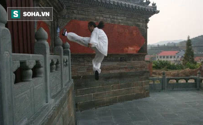  Cao thủ parkour nếm mùi đau khổ khi thách thức khinh công của đạo sĩ Võ Đang - Ảnh 1.